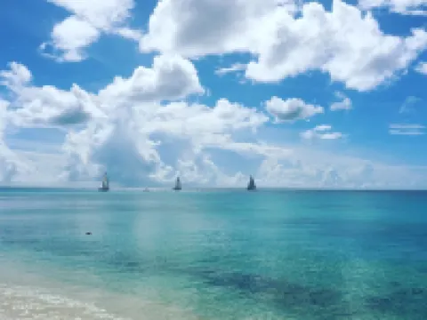 Charming 2 bedroom 2 shower room self catering  apt on a gorgeous quiet beach ドゥランツのホテル