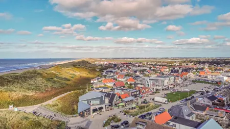 Very spacious apartment with enclosed garden Strandleven Groote Keeten Отели в г. Callantsoog