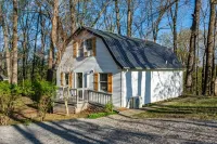Cozy cottage nestled in the woods bordering beautiful Lake Cumberland Hotels near Judy's Shear Heaven Hair Salon