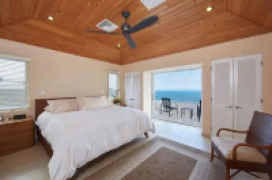 A Large, Modern Villa With Infinity Pool, Spa & Expansive Outdoor Living Space.