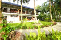 Breathtaking Siargao Island Villa for Groups: Ocean Views & B'Fast Incl.  호텔