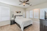 Memories • Historic down town , w/ pool,foo ball, & skee-ball