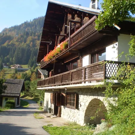 4-star apartment in a magnificent Savoyard chalet - 50 m from the slopes
