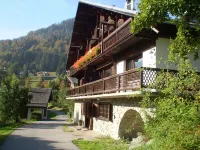4-star apartment in a magnificent Savoyard chalet - 50 m from the slopes