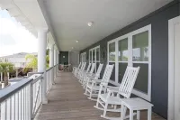 Handicap Accessible Home w 7 Bathrooms & a Pool  - Perfect for Family Gatherings