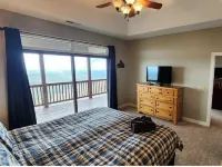 BEAR PAUSE amazing mountain views atop Sugar Mountain mins from Banner Elk