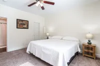 Luxury Fairburn Suite with Wooded View Hotels in Union City