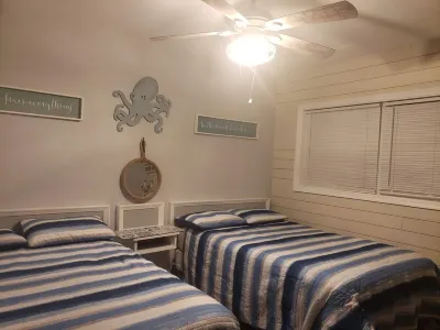 1 Bedroom Condo steps from the beach with pool