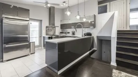 BOOK NOW!! King bed! Entire Home! Perfect location. 5 star accommodation!!