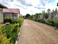 Quiet Gated Getaway- Perfect for Business, Students and Vacationer Free WiFI. Hotels in Ngenda