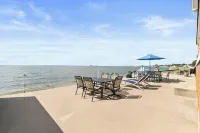 DIRECT WATERFRONT PRIVATE BEACH