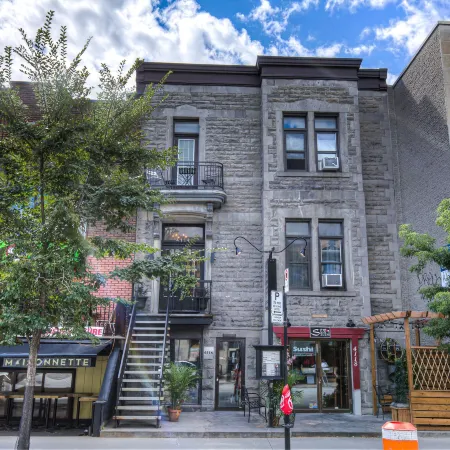 Unique Stays - 4114 St-Denis Отели рядом с достопримечательностью «Район Утремон»