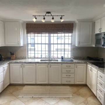 Roomy Lower 3 Bedroom West Coast Property with Pool