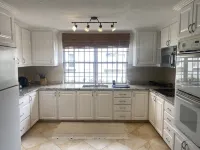 Roomy Lower 3 Bedroom West Coast Property with Pool Hotels in Mount Standfast