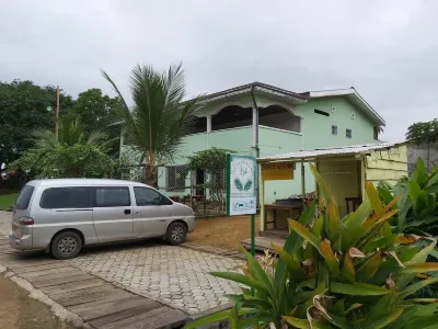 Deux-Palmes-Kribi, close to the beach (200m), comfortable and family-friendly Hoteles en 