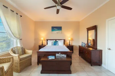 Oceanview-1Bedroom-1 Bathroom-1300 sqft condo. Short walk to Grace Bay Beach.