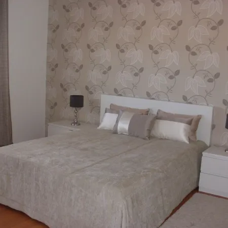Family Home '' House Stone Hall ''