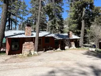 Bigfoot's Bunkhouse! Cozy Cabin, Cool Breeze Dogs Welcome! 45 min to white sands 클라우드크로프트 호텔
