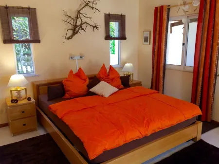 Casa Borboleta Well maintained villa with sea views, large garden and pool, dream location