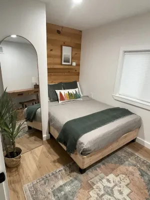 Cozy Cabin Retreat w/hot tub and sauna! 3 minutes from Promised Land State Park!