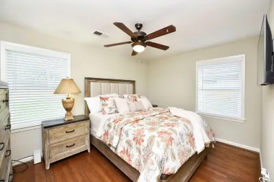 This charming 3 bedroom,1.5 bathroom home is the perfect place to relax! Hotels near iBurn