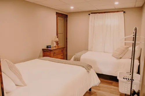 Old Chief Bunkhouse - ranch with views of Chief Mountain 카드스톤 카운티 호텔