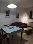 Apartment with private garden two steps from the lake.
