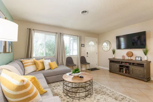 3 Bd House Near Disney/Knotts/Convention Ctr~Sleeps 10!~King Beds!