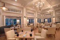 Retreat to the Lake: Vintage Appeal, Hi-Speed Fiber Optic Wi-Fi and a Pool Table Hotels in Putnam County