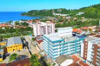 Beautiful apartment with sea view, two parking spaces, we have other options. Hotels in Praia das Toninhas