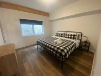 Luxury Cabin with best games room in Hemlock, hot tub, sleeps 10