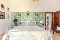 Refurbished BeachFront Penthouse - Music themed!