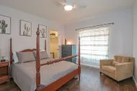 ENTIRE FOOTHILLS HOME W/POOL 3 bed 2 Bath - Casa De Paz