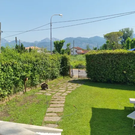 Villa near the sea exclusive garden, parking, wi -fi, bbq
