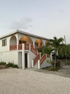 The Little Villa (Newly Renovated) Hotels in George Hill