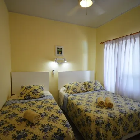 Casa 007, 10 people private Residence downtown Jaco!