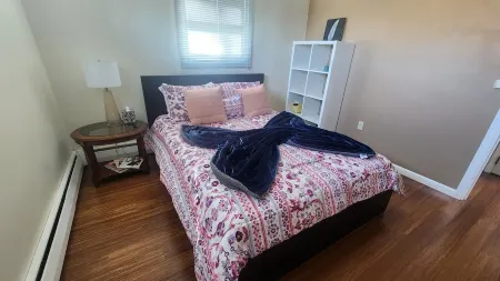 Specious Quiet 3b2b single family home with fish pond and Netflix more