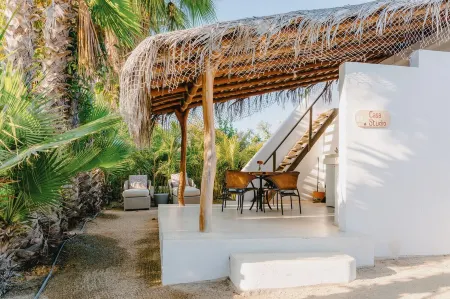 Villa Gardenia - Oceanfront Casa Studio Отели рядом с достопримечательностью «La Sonrisa de la Muerte»