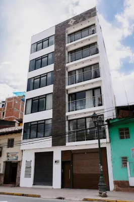 Spacious 4 Bedroom Full Apartment, a few Minutes From the Main Square Hotels in 