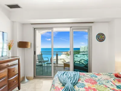 Charming 2-bedroom corner deluxe condo in Cupecoy with ocean and sunset view