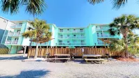 Freshly Painted 2Bed 2Bath Condo, Pool, Ocean and Intracoastal Waterway Views!