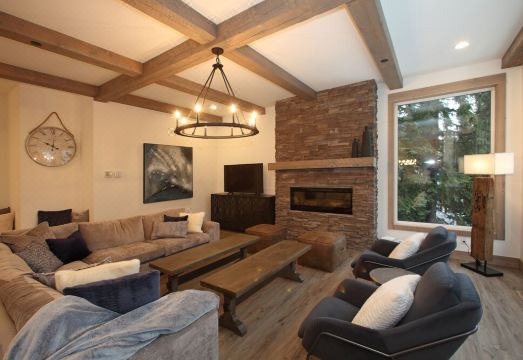 Vantage at SilverStar Mountain Ski in Ski Out Chalet top of Silverwoods Chair