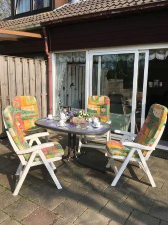 Cozy holiday home with terrace & fireplace - sun holiday in Schouwen-Duiveland