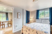 Surf Haven Unit A w/fire pit walking distance to surfing beaches Hotel a Otter Rock