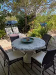 The Old Beach House.2 bedroom, 2 bath, apartment, set in quiet neighbourhood.