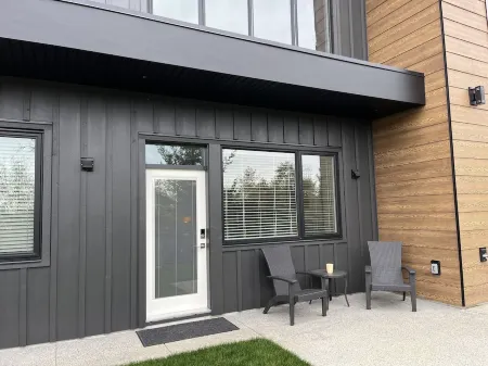 The Ridge Suite-Vancouver Island Отели в г. Нанаймо