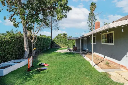 CLOSE to Disney Cozy 4BR Entertainer + Arcade Отели в г. Фуллертон