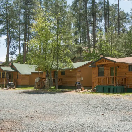 Upper Canyon Inn & Cabins