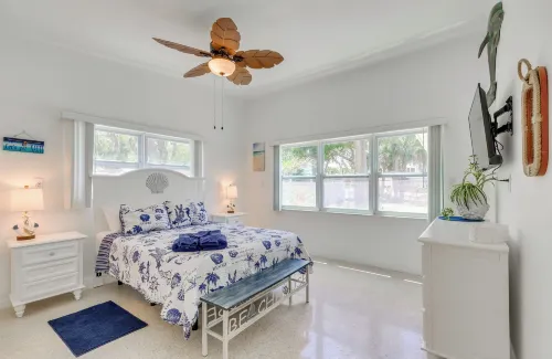 Hot Tub and Gas Grill Port Richey Retreat