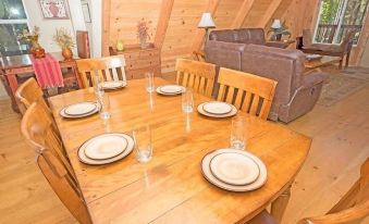 3614 Saddle Road 3 Bedroom Cabin by RedAwning